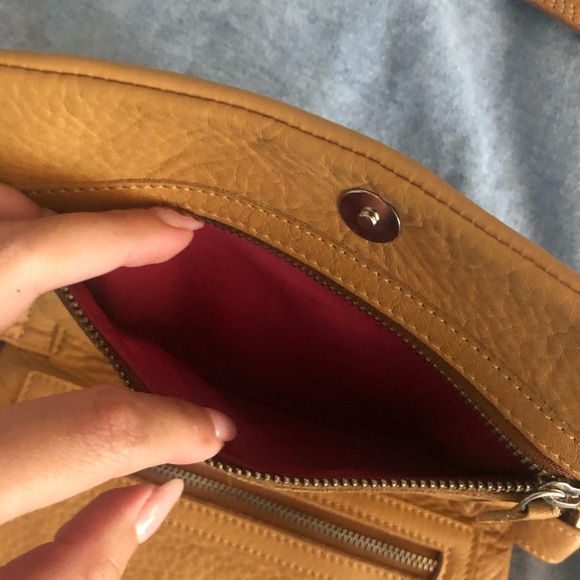 Gustto Genuine Leather Crossbody WOC Made in Spain - Picture 4 of 8